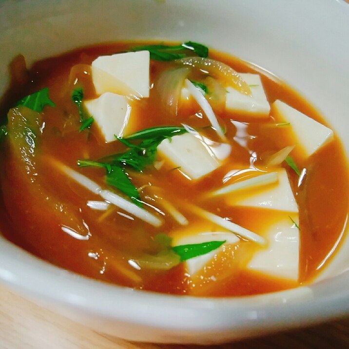 豆腐と水菜と玉ねぎのみそ汁